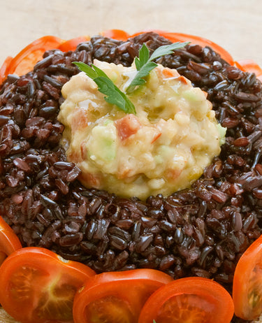 foto ricetta Savarin di riso nero e gamberi di fiume con salsa guacamole 