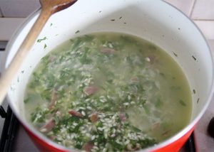 Risotto con Silene, speck di Sauris e ricotta affumicata aggiunta del brodo