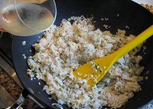 Risotto cremoso allo stokke, olive taggiasche e alici sfumare il riso