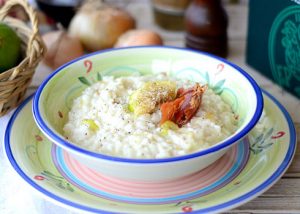 Un risotto mantecato al provolone del monaco con fichi del Cilento
