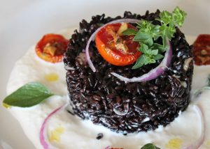 La ricetta Riso Venere Con Burrata e pomodorini