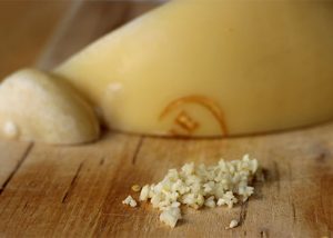 Risotto aglio e olio con peperoni cruschi di Senise IGP e caciocavallo podolico 3